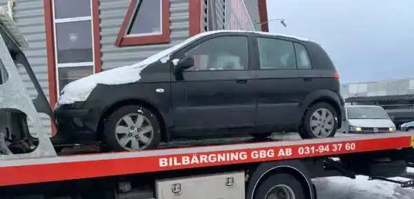 Trasig på vägen, värdefull i återvinningen